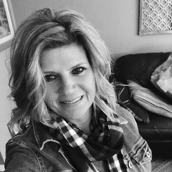 Meet your Posher, Doreen - Picture 1 of 1